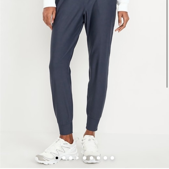 Old Navy Women's Joggers in Black, Navy, and Burgundy - Picture 7 of 7